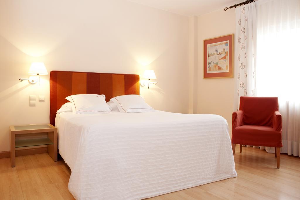 Apartamentos Sabinas Zaragoza Centro Szoba fotó